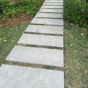 张掖 芝麻黑小区踏步、汀步石铺装效果