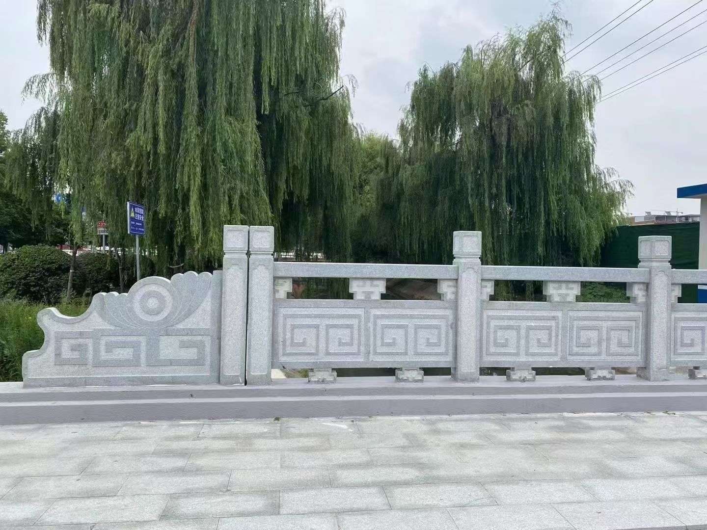 张掖 芝麻灰桥栏杆、河道栏杆安装效果
